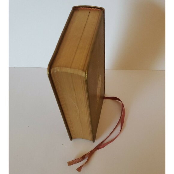 The Catholic Missal Mid Century Gold Hardcover Holy Liturgy Devotion Prayers 60s - Picture 7 of 12